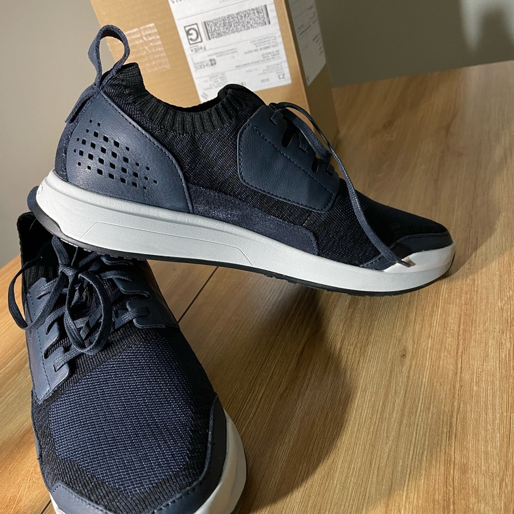 Men's Navy Athletic Shoes
